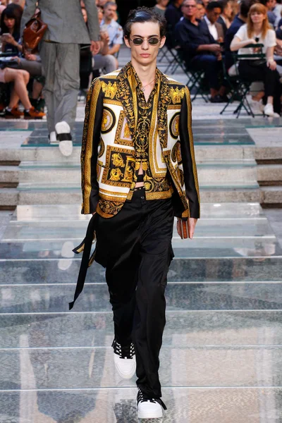 Look 32